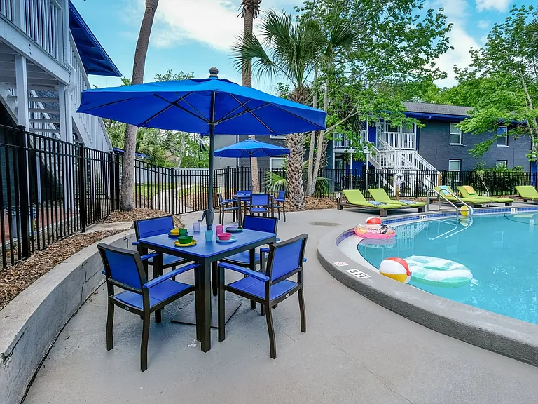 Mandarin Bay Apartments - Swimming Pool