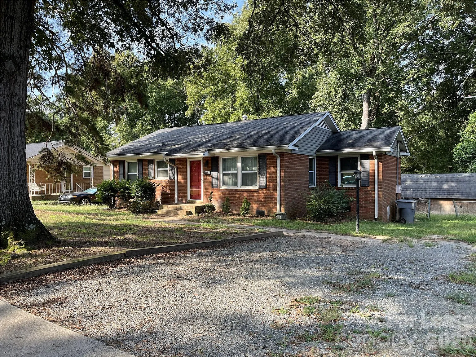 3 bed, 1.5 bath, 1124 sqft, $1,750 — Photo 2
