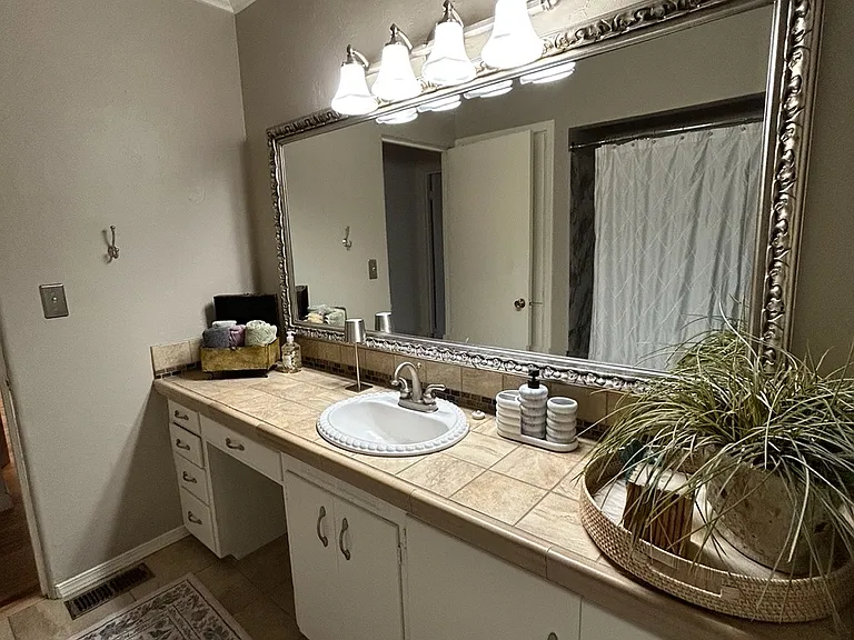 1011 Bryant Ave — Photo 16