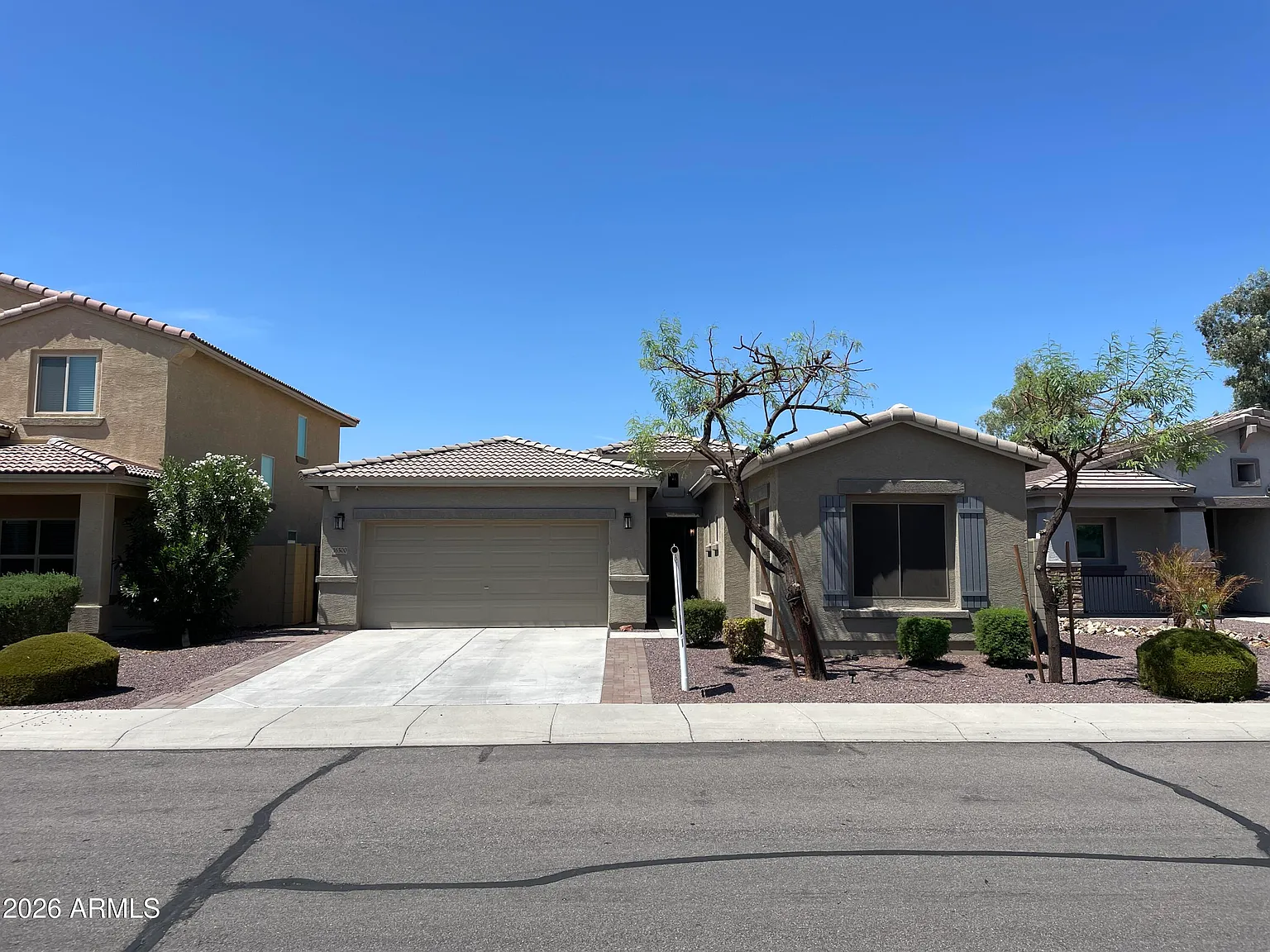 4 bed, 2.0 bath, 2090 sqft, $2,345 — Photo 2