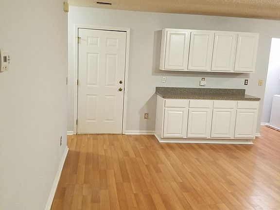 Open space living area - view 3