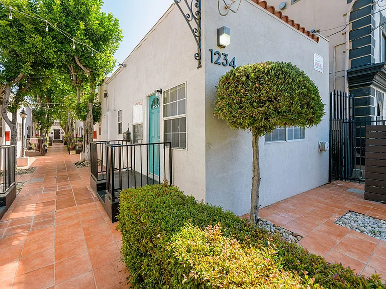 1234 N. Berendo — Photo 17