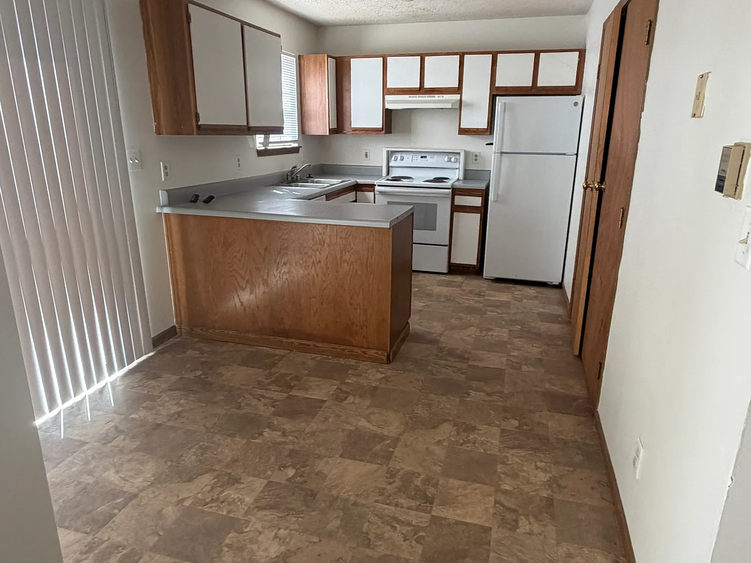 3 bed, 1.5 bath, 1100 sqft, $1,500 — Photo 3