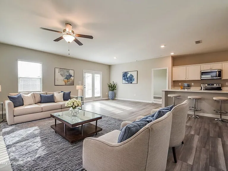 570 Knightsbridge Ln — Photo 3