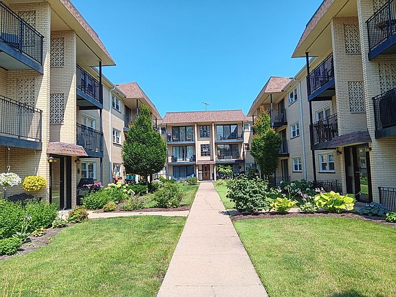 3rd image of 6569 N Harlem Ave APT 2W