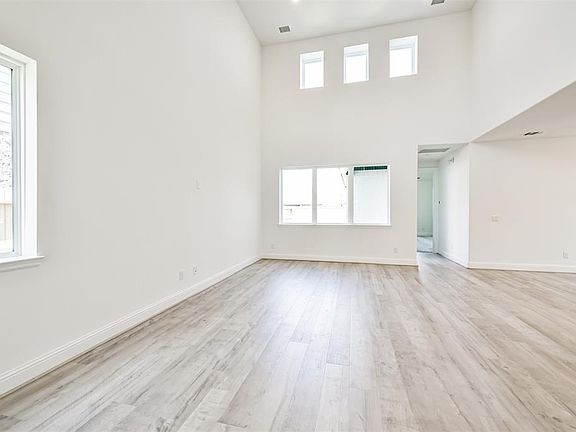 4th image of 705 Ocean Palms Drive