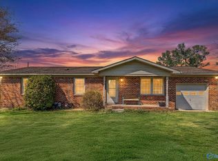 102 Greenwood Ln, Geraldine, AL 35974