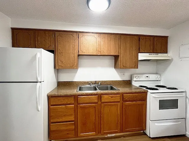 3300 S Clarkson St #203 — Photo 4
