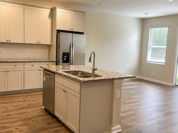 4th image of 102 Benelli Dr