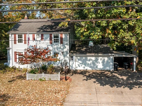 976 Gulf Rd, Elyria, OH 44035
