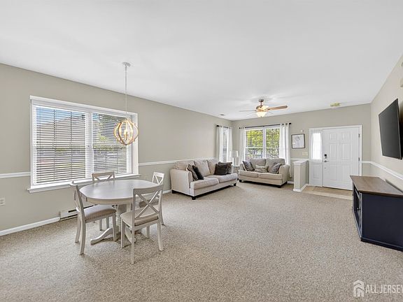 5th image of 71 Burholme Dr