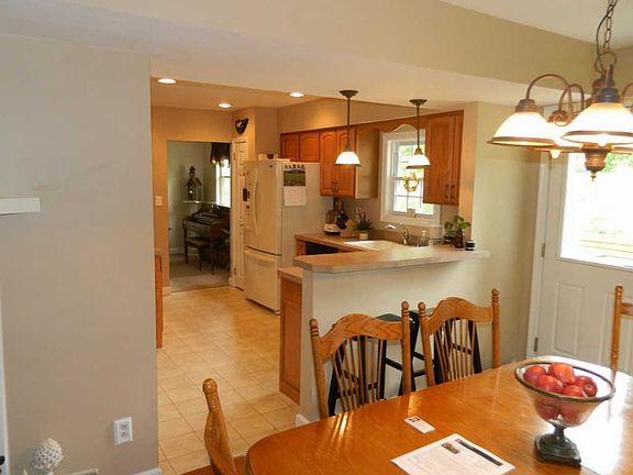 3rd image of 72 Chatham Ct