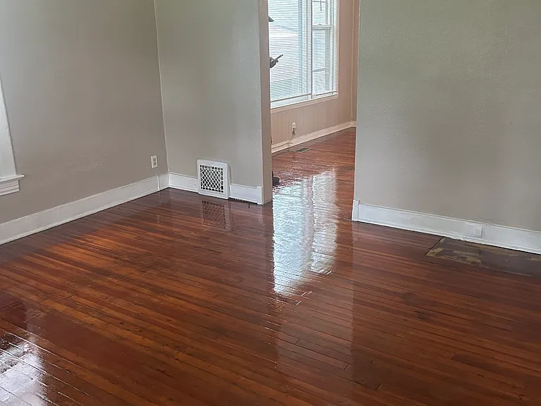 1730 NW Tyler St — Photo 2