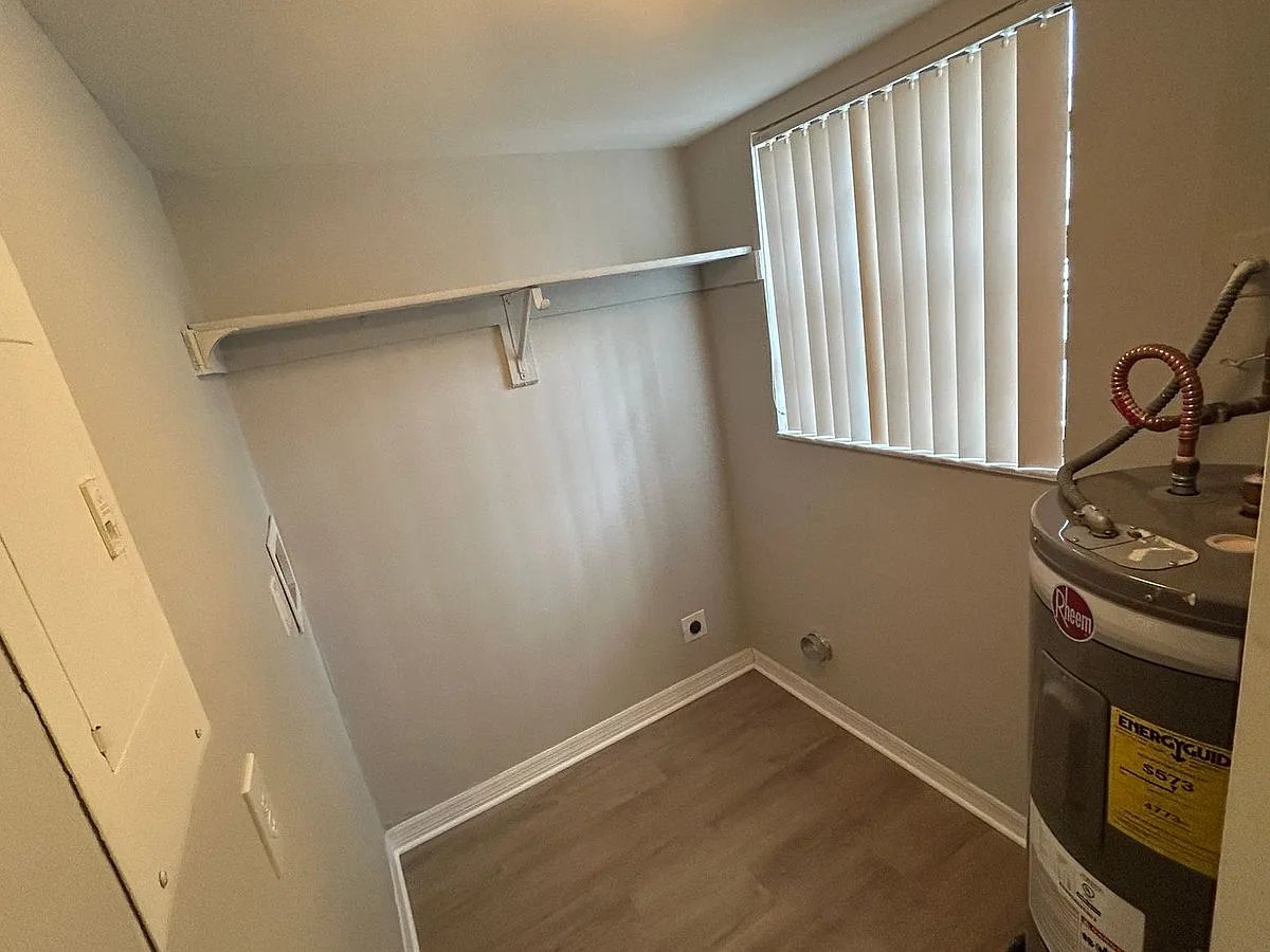 1069 Ellen Court #1069 — Photo 3