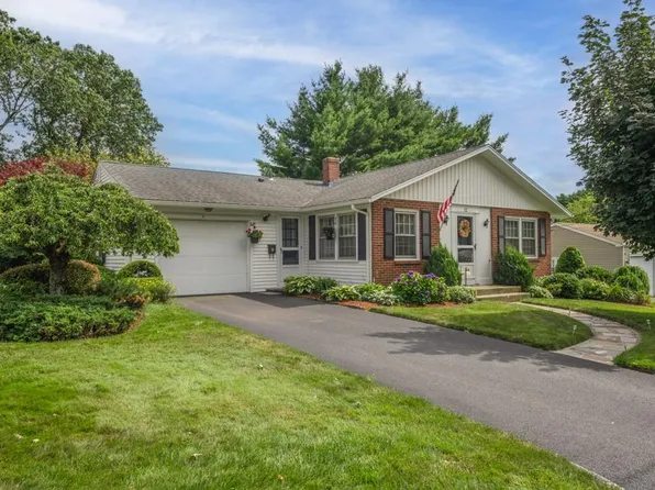 12 Redwood Dr, Cumberland, RI 02864