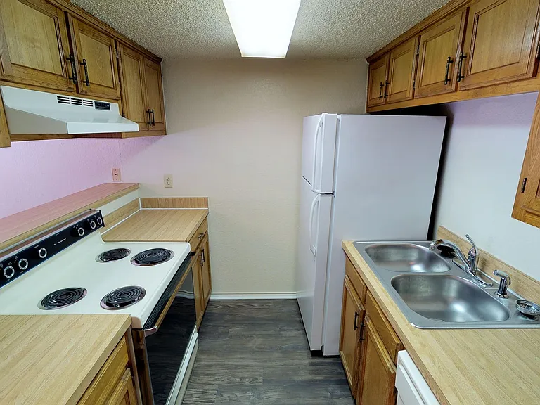 1105 S Avenue B — Photo 12