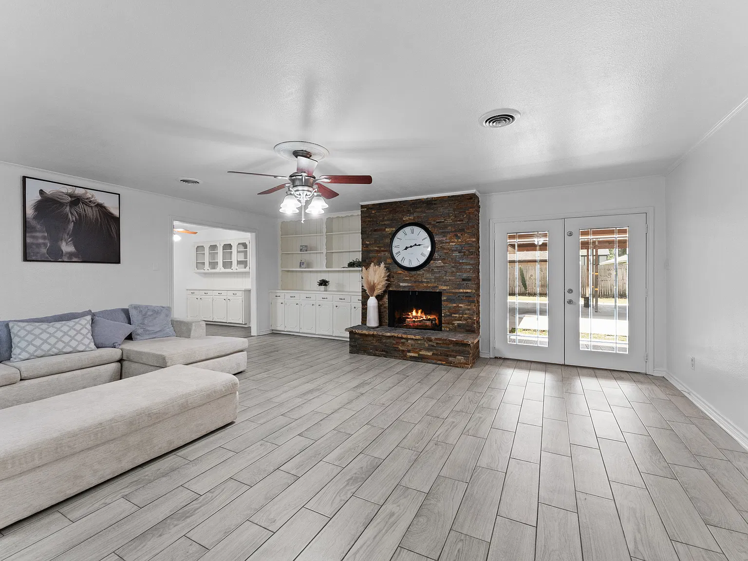 4 bed, 2344 sqft, $2,700 — Photo 3