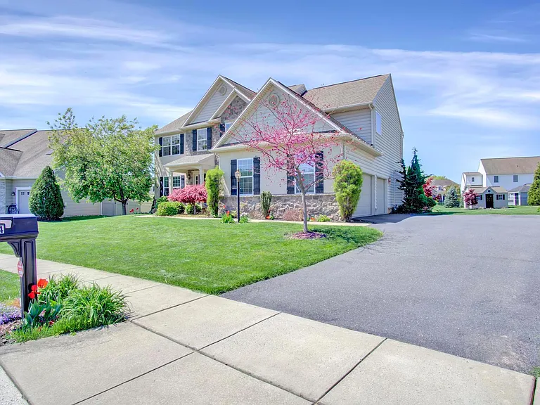 74 Stone Run Dr — Photo 3