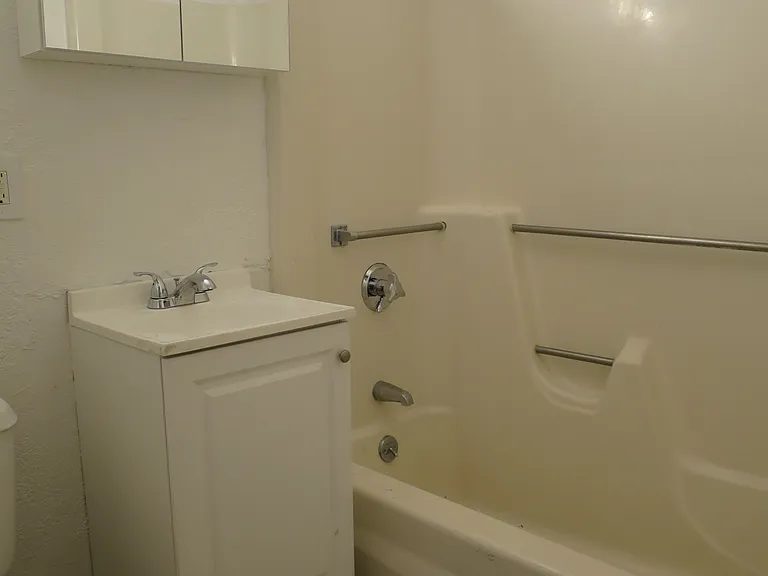 109 Walnut St #21 — Photo 10
