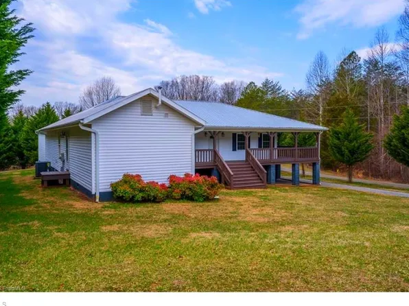 389 W Dodson Mill Rd, Pilot Mtn, NC 27041