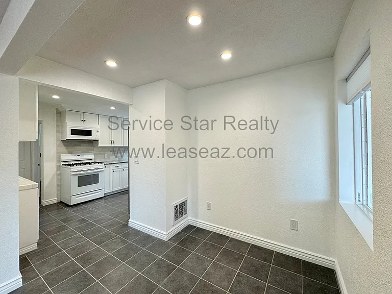 2908 E Avalon Dr — Photo 8