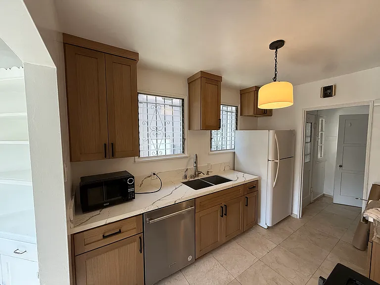 1060 S Corning St — Photo 28