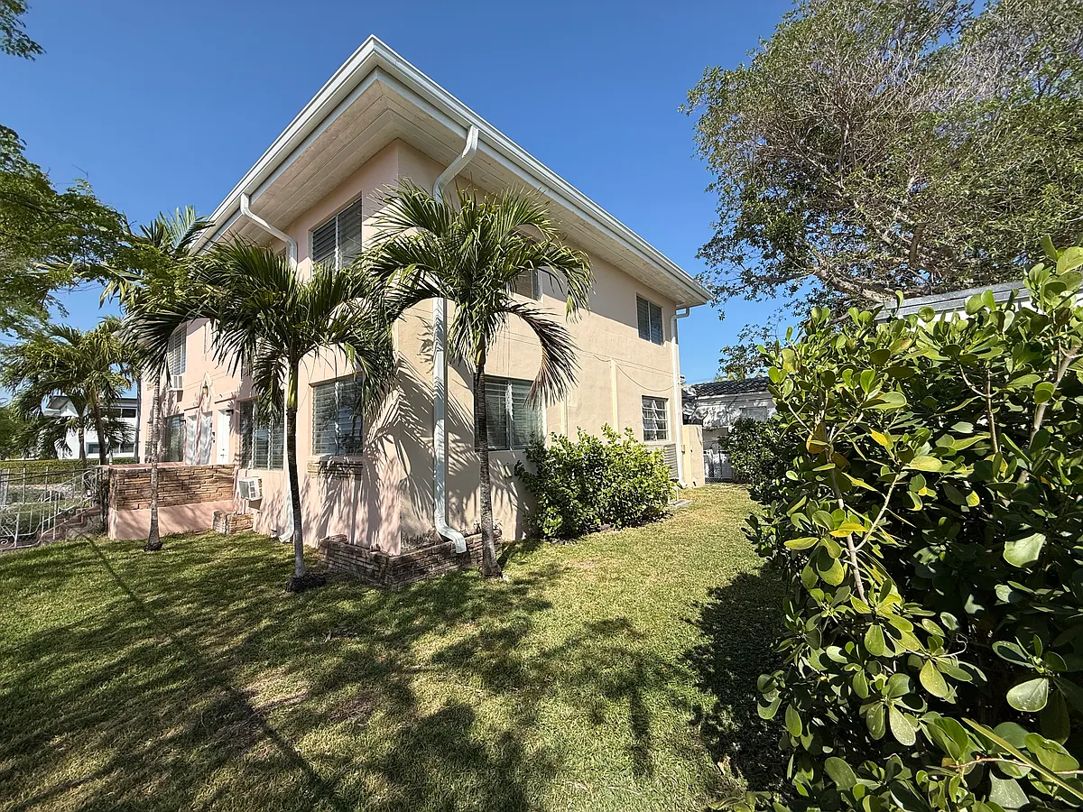 Building Photo - 8031 Hawthorne Ave #1