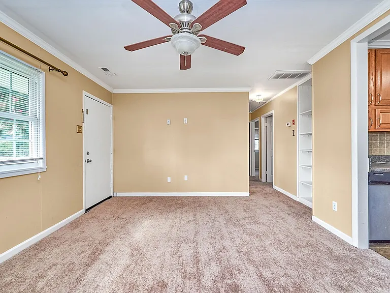2015 Kensington Dr — Photo 3