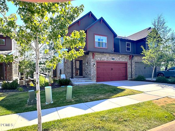 2nd image of 1076 W Abigail Dr