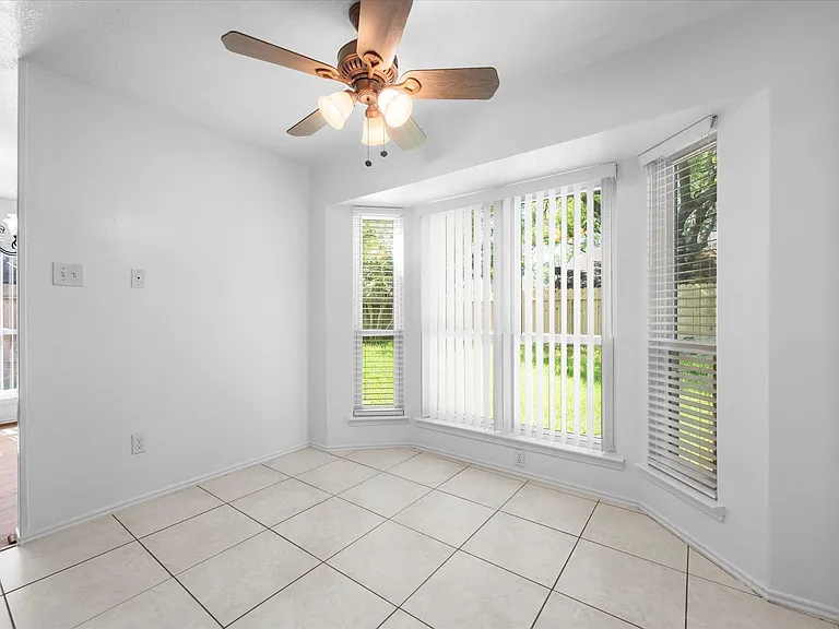 16311 Salinas Ln — Photo 11