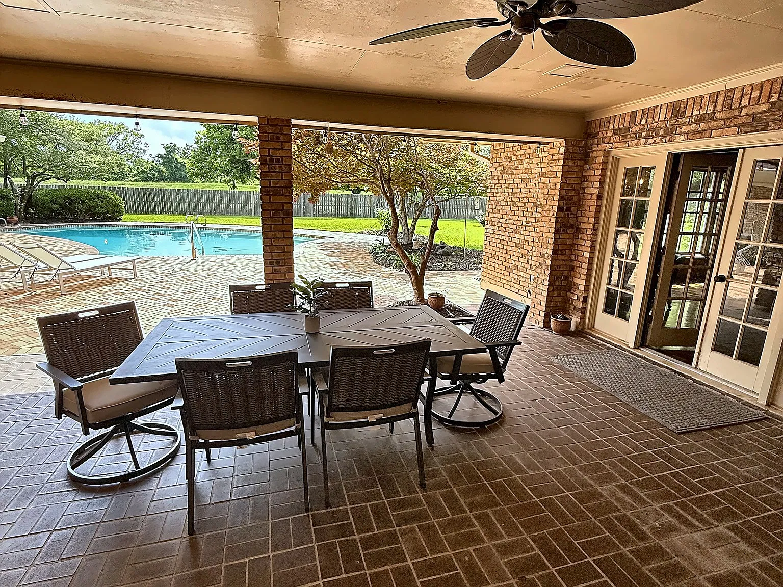 2407 Benton Rd — Photo 1
