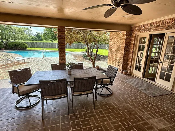 2407 Benton Rd, Bossier City, LA 71111