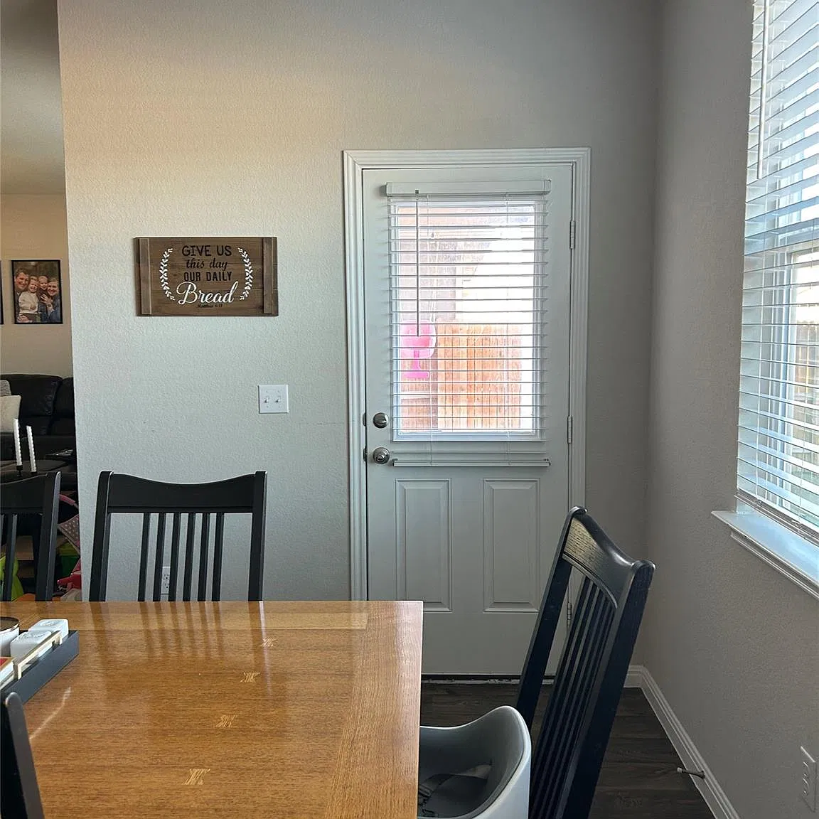 4 bed, 3.0 bath, 2526 sqft, $2,250 — Photo 4