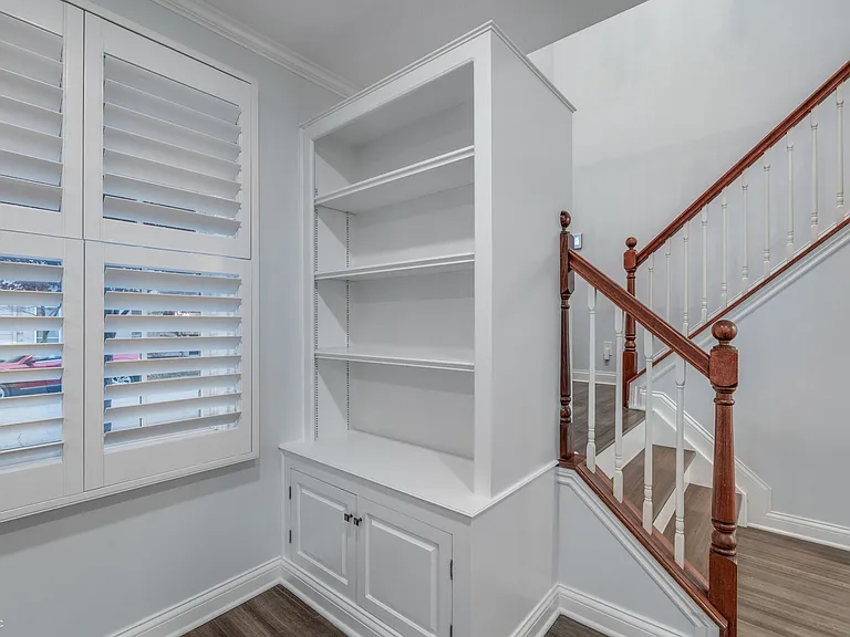 2068 Broughton St — Photo 12