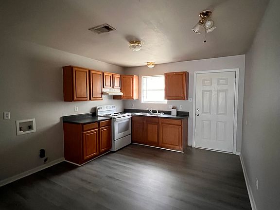 4th image of 1601 University Pkwy W #28