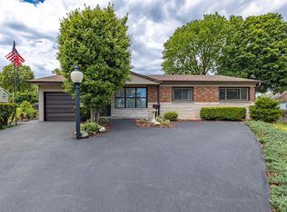 4835 Moccasin Dr, Saint Louis, MO
