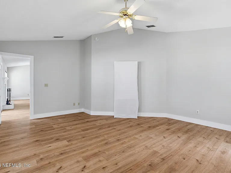 421 Chicopee Ct — Photo 30