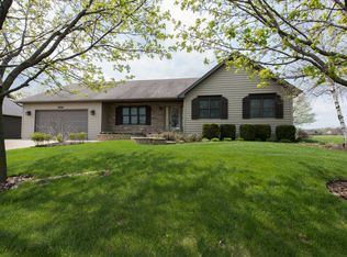 328 Fairhaven Dr, Winthrop Harbor, IL