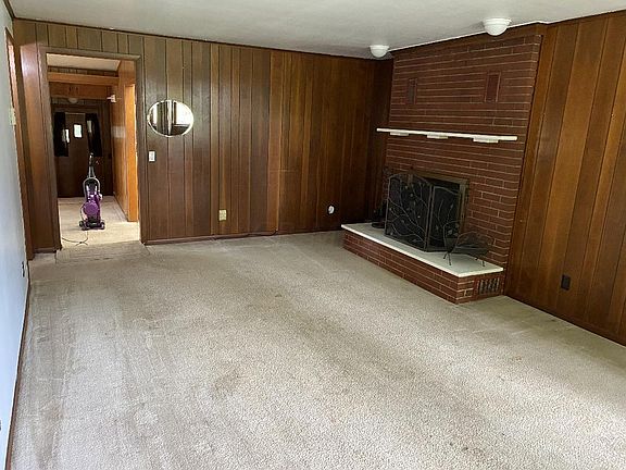 5th image of 103 Brown St