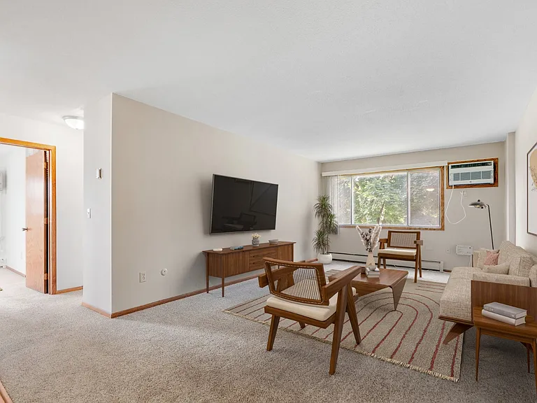 1605 Minnehaha Apartments — Photo 2