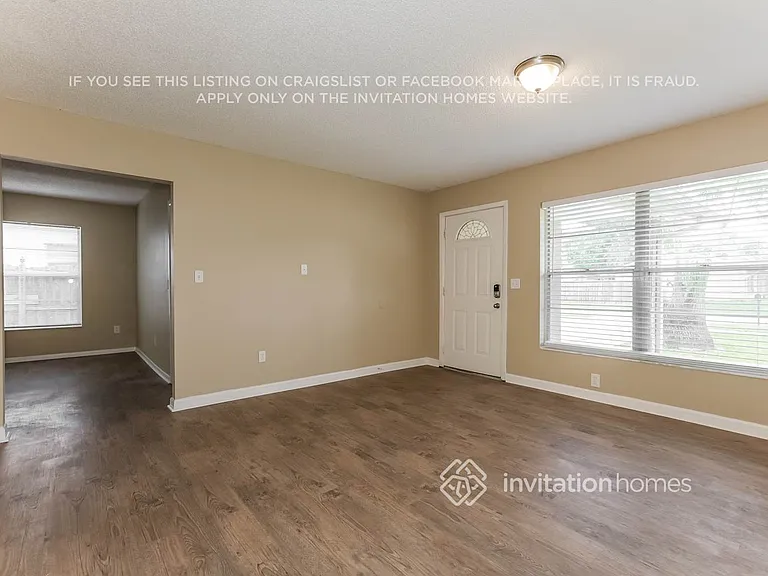 14008 Capitol Dr — Photo 4