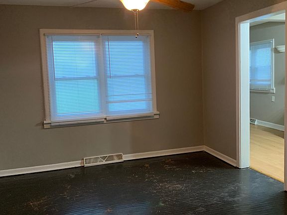 4th image of 324 Burns Blvd