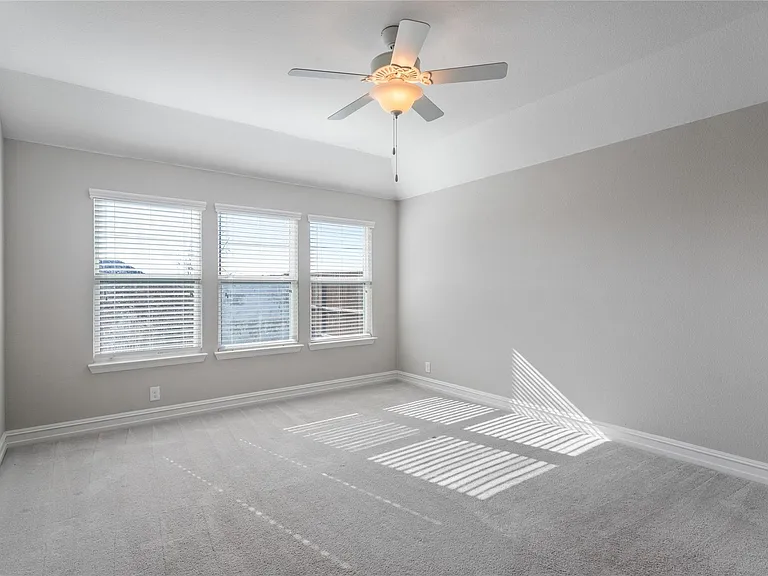 2904 Redbud Ln — Photo 28