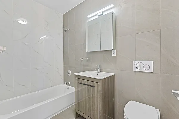 Rented by Thomas Lipovetsky, LREB | media 6