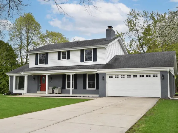 1429 West River Oaks LANE, Mequon, WI 53092
