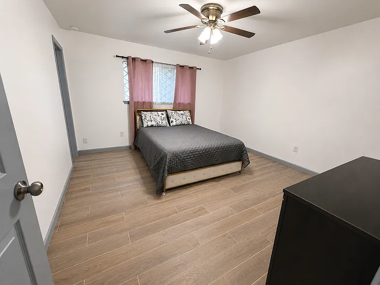 MASTER ROOM