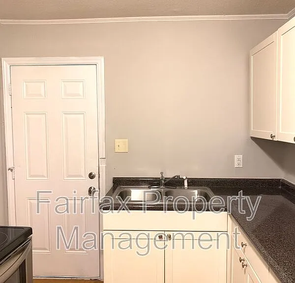 2418 Owen St #A — Photo 7