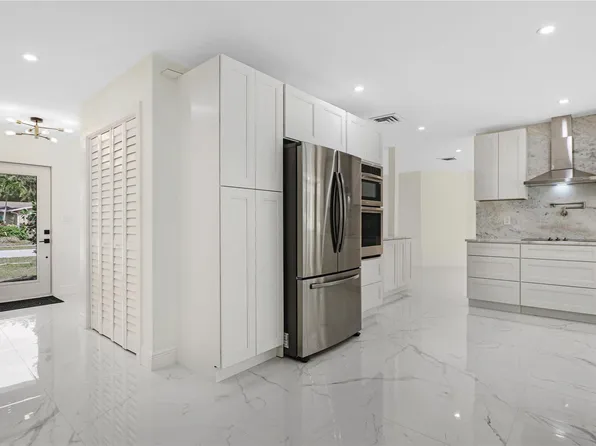 5900 SW 17th Street, Plantation, FL 33317