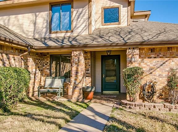 4th image of 2402 Amber Hill Ln