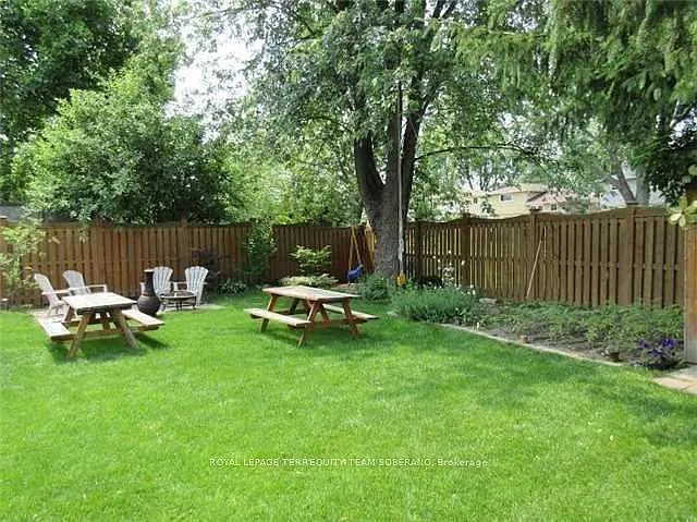 54 Roberts Cres — Photo 20